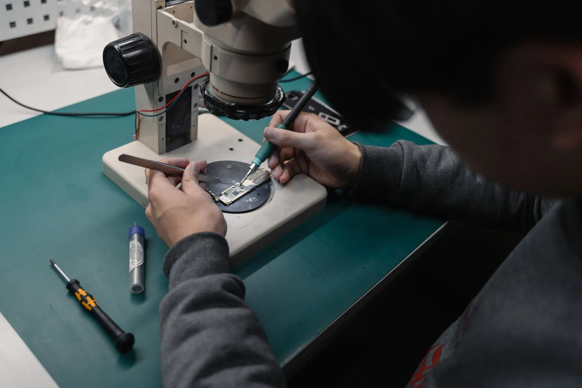 精密模具表面处理技术解析:顺工巧电镀喷涂工艺质量管控流程